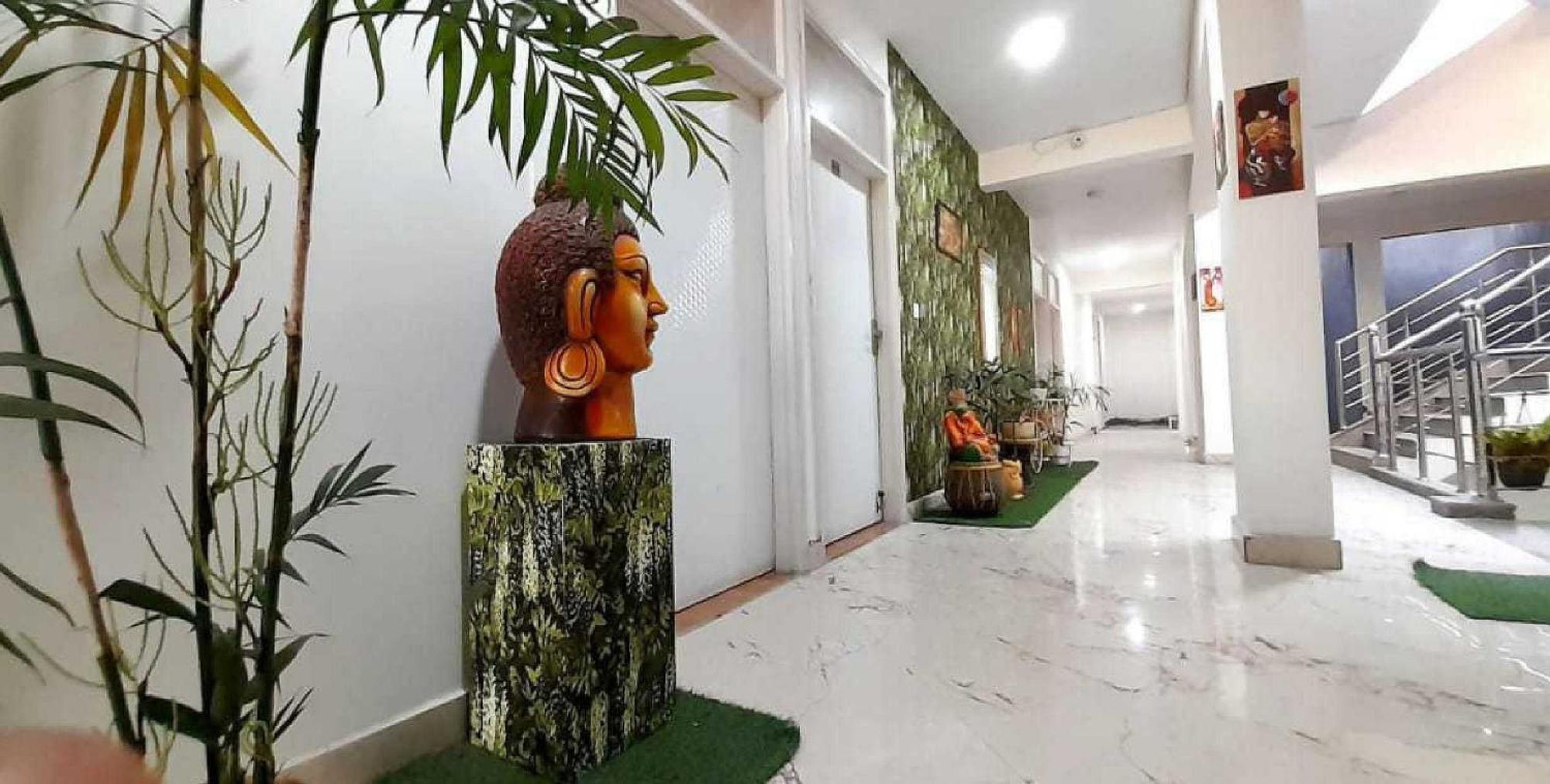 Hotel O Krishna Orchid Near Noida Sector 81 Metro Station Exterior foto