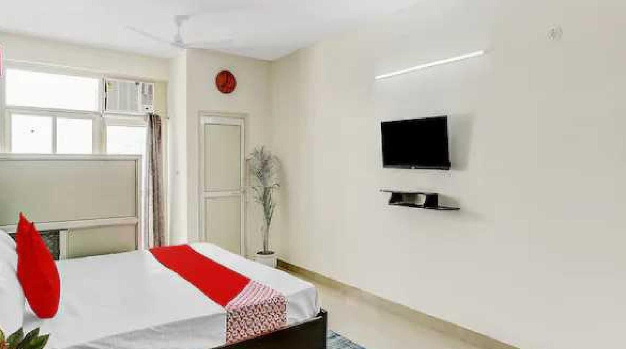Hotel O Krishna Orchid Near Noida Sector 81 Metro Station Exterior foto