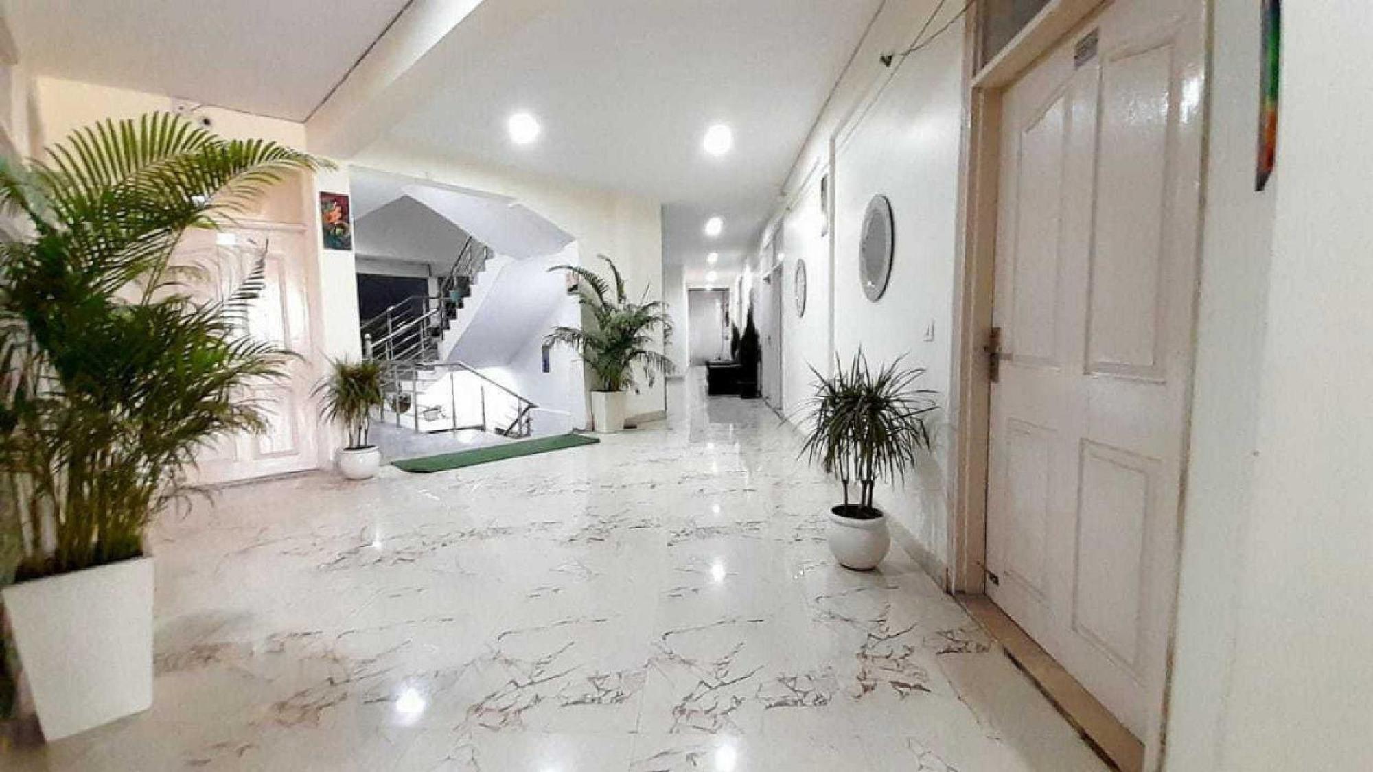 Hotel O Krishna Orchid Near Noida Sector 81 Metro Station Exterior foto