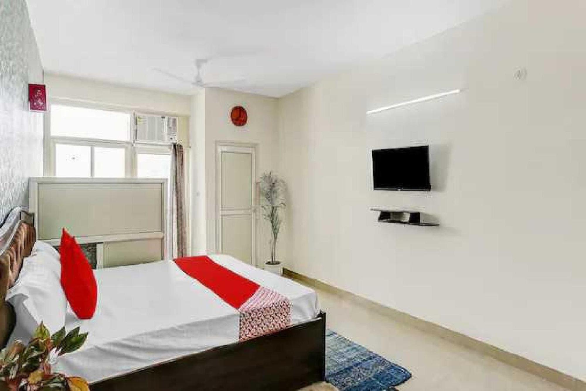 Hotel O Krishna Orchid Near Noida Sector 81 Metro Station Exterior foto