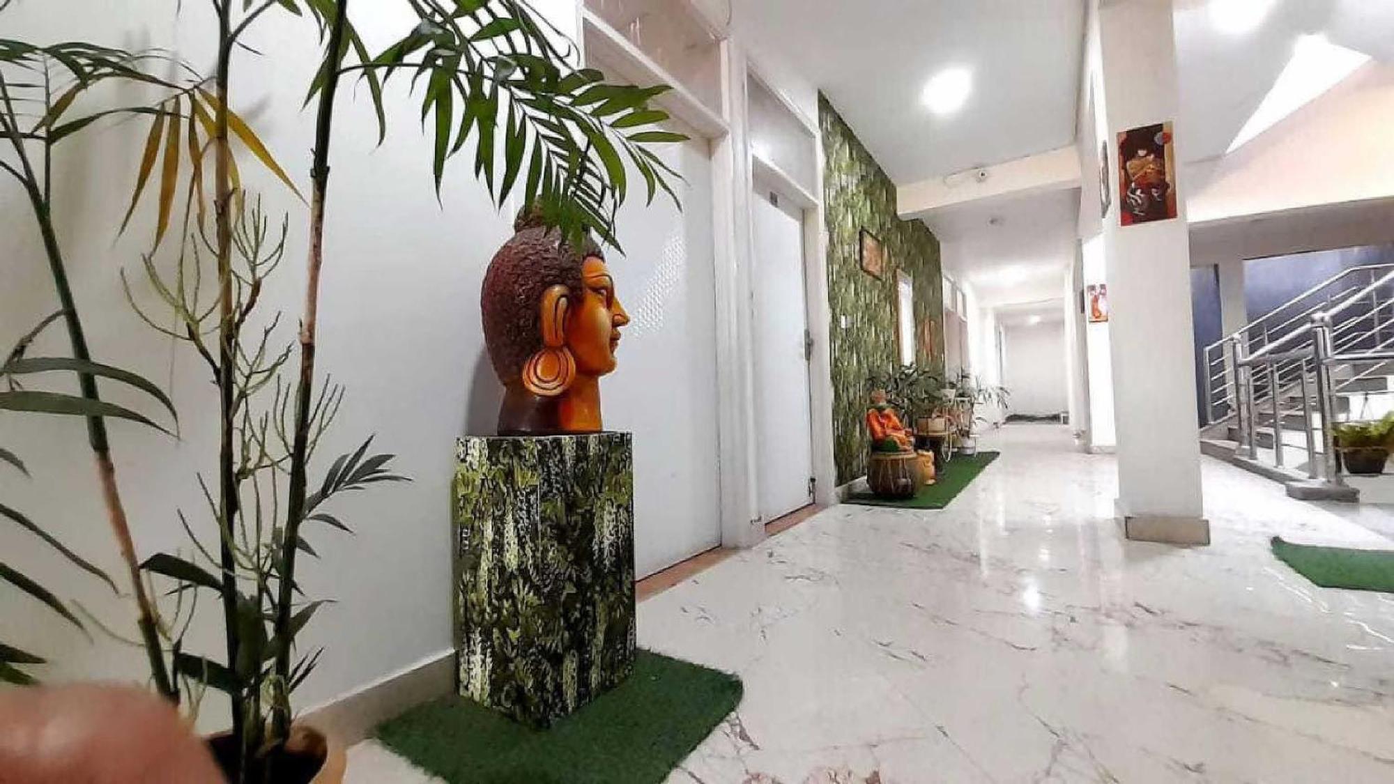 Hotel O Krishna Orchid Near Noida Sector 81 Metro Station Exterior foto